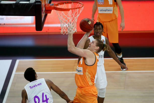 米兰方面曾 米兰方面曾