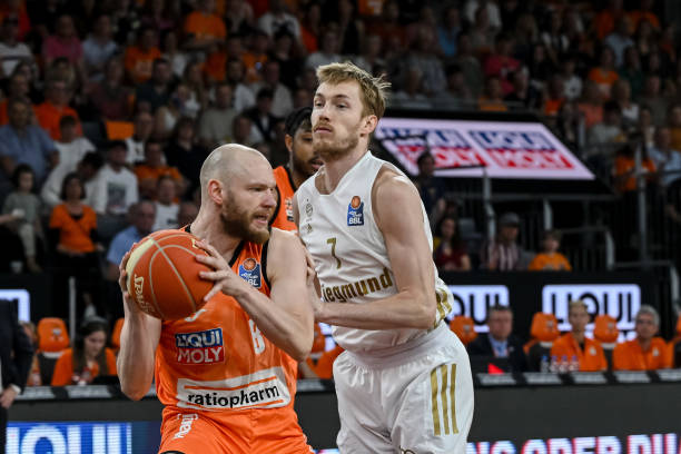 拜仁内部对 拜仁内部对